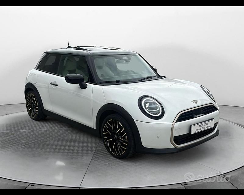 Usata Mini Cooper Favoured 156 CV (114 kW) 2024 Bianco Utilitaria