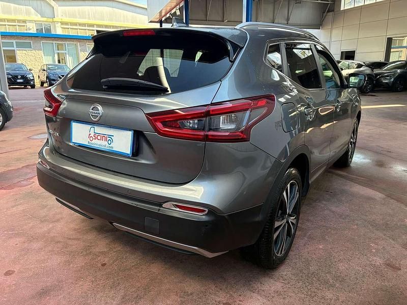 Usata Nissan Qashqai N-Connecta 110 CV (80 kW) 2017 Grigio SUV