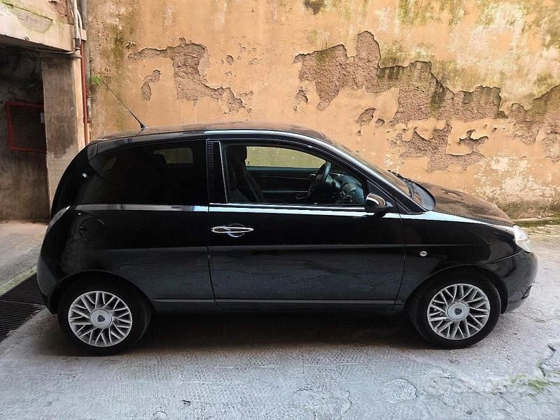 Usata Lancia Ypsilon 105 CV (77 kW) 2009 Nero Utilitaria