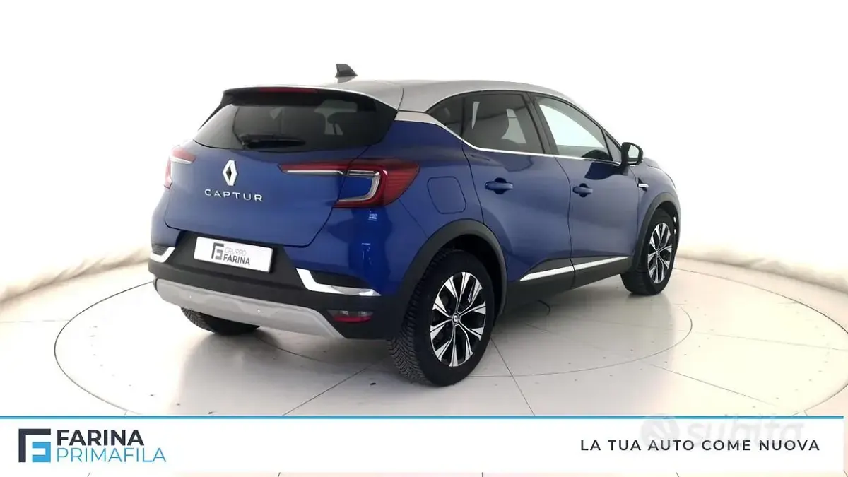 Usata Renault Captur Techno 91 CV (66 kW) 2024 Blu tetto grigio chiaro SUV