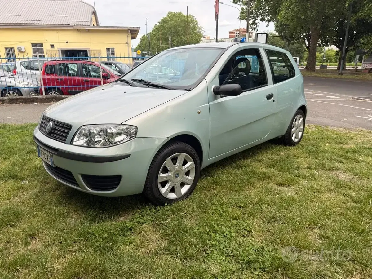 Usata Fiat Punto Active 60 CV (44 kW) 2004 Blu Utilitaria