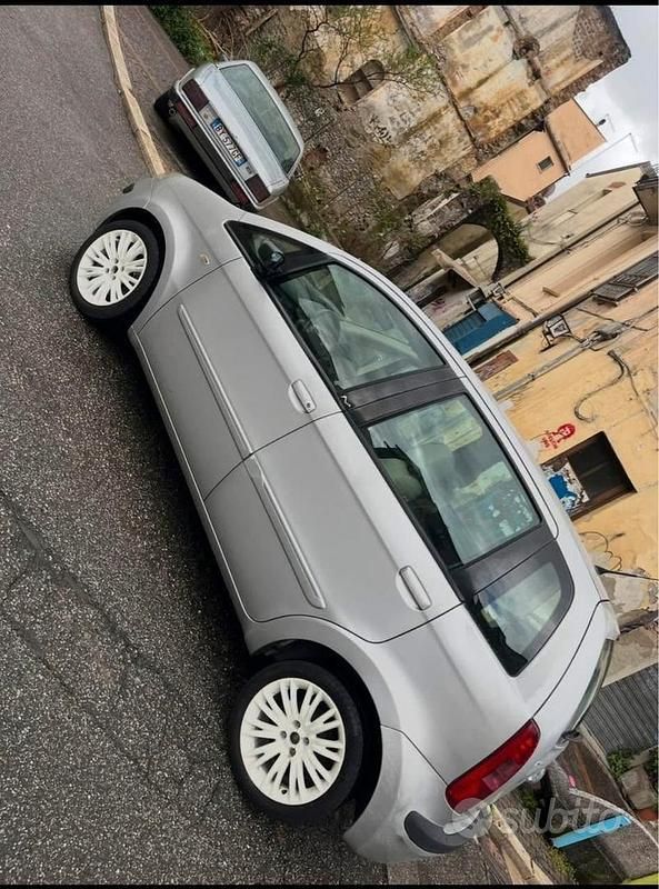 Usata Lancia Musa 75 CV (55 kW) 2005 Grigio Monovolume