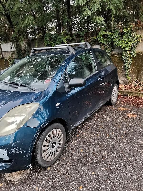 Usata Toyota Yaris 90 CV (66 kW) 2006 Blu Utilitaria