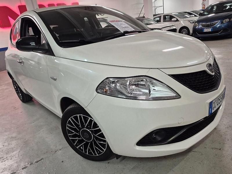 Usata Lancia Ypsilon Gold 69 CV (50 kW) 2020 Bianco Utilitaria