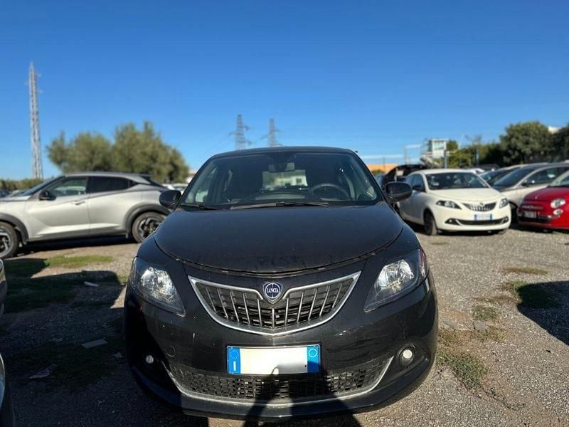 Usata Lancia Ypsilon Gold 69 CV (50 kW) 2023 Nero Utilitaria