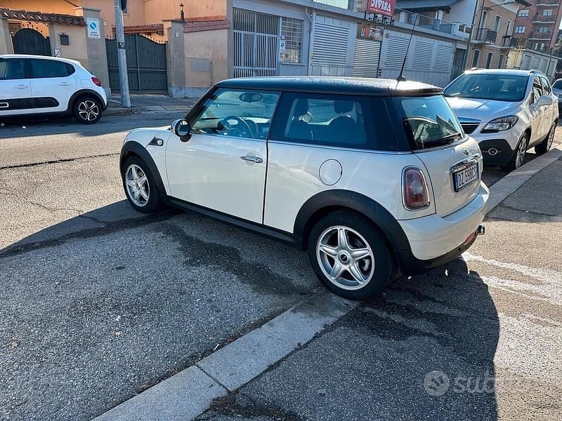 Usata Mini Cooper 120 CV (88 kW) 2009 Bianco Utilitaria