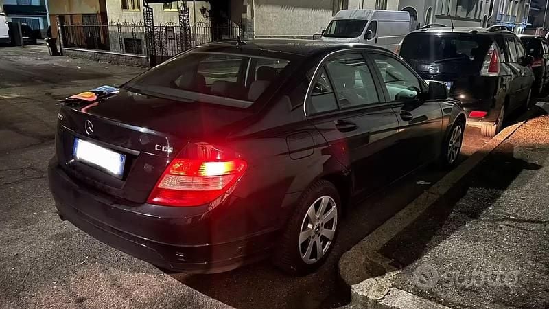 Begagnad Mercedes C220 170 HK (125 kW) 2008 Svart Sedan