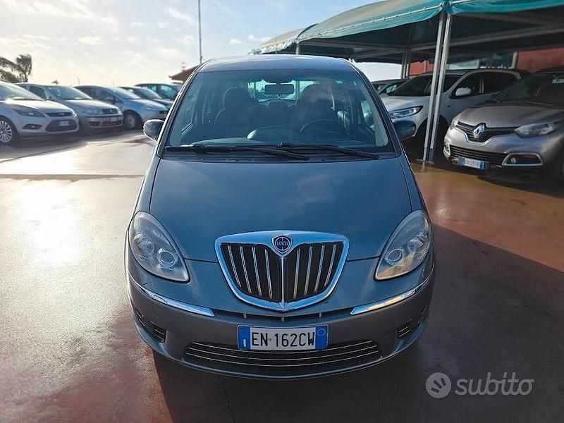 Usata Lancia Musa Gold 78 CV (57 kW) 2012 Grigio Monovolume