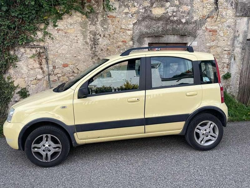 Usata Fiat Panda Climbing 52 CV (38 kW) 2009 Giallo Utilitaria