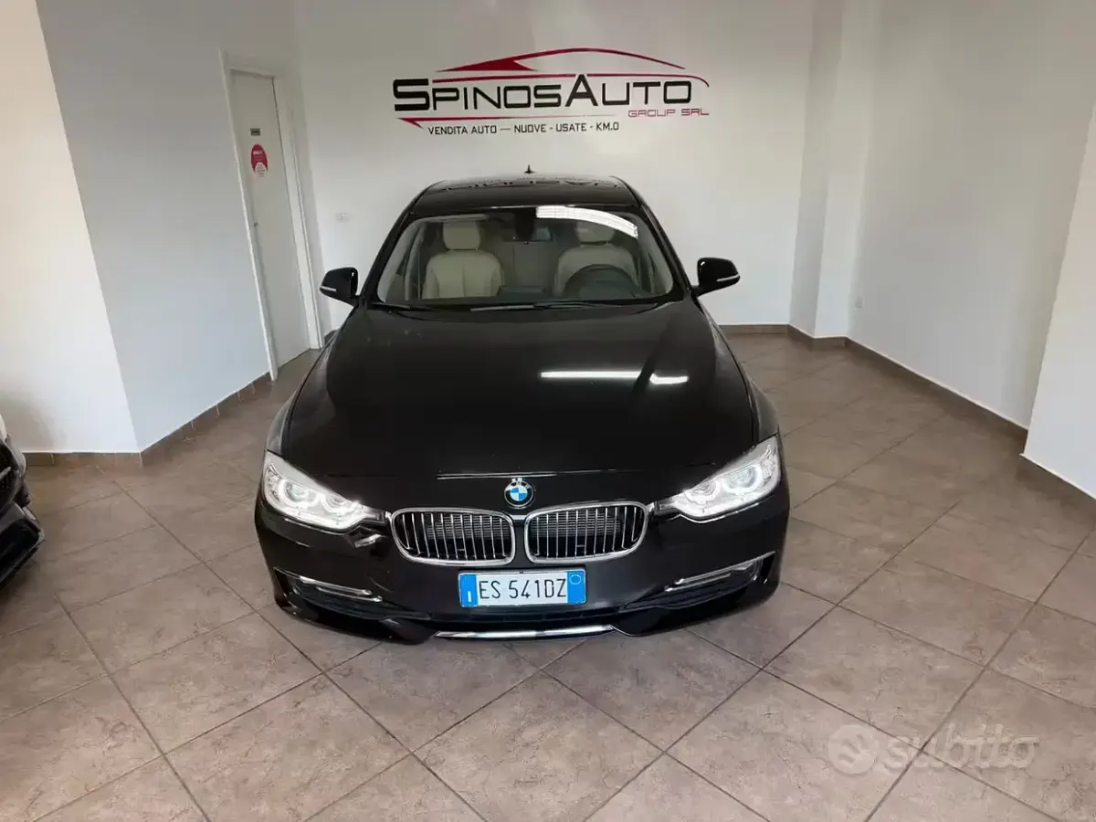 Usata BMW 318 Luxury Line 143 CV (105 kW) 2013 Nero Station wagon