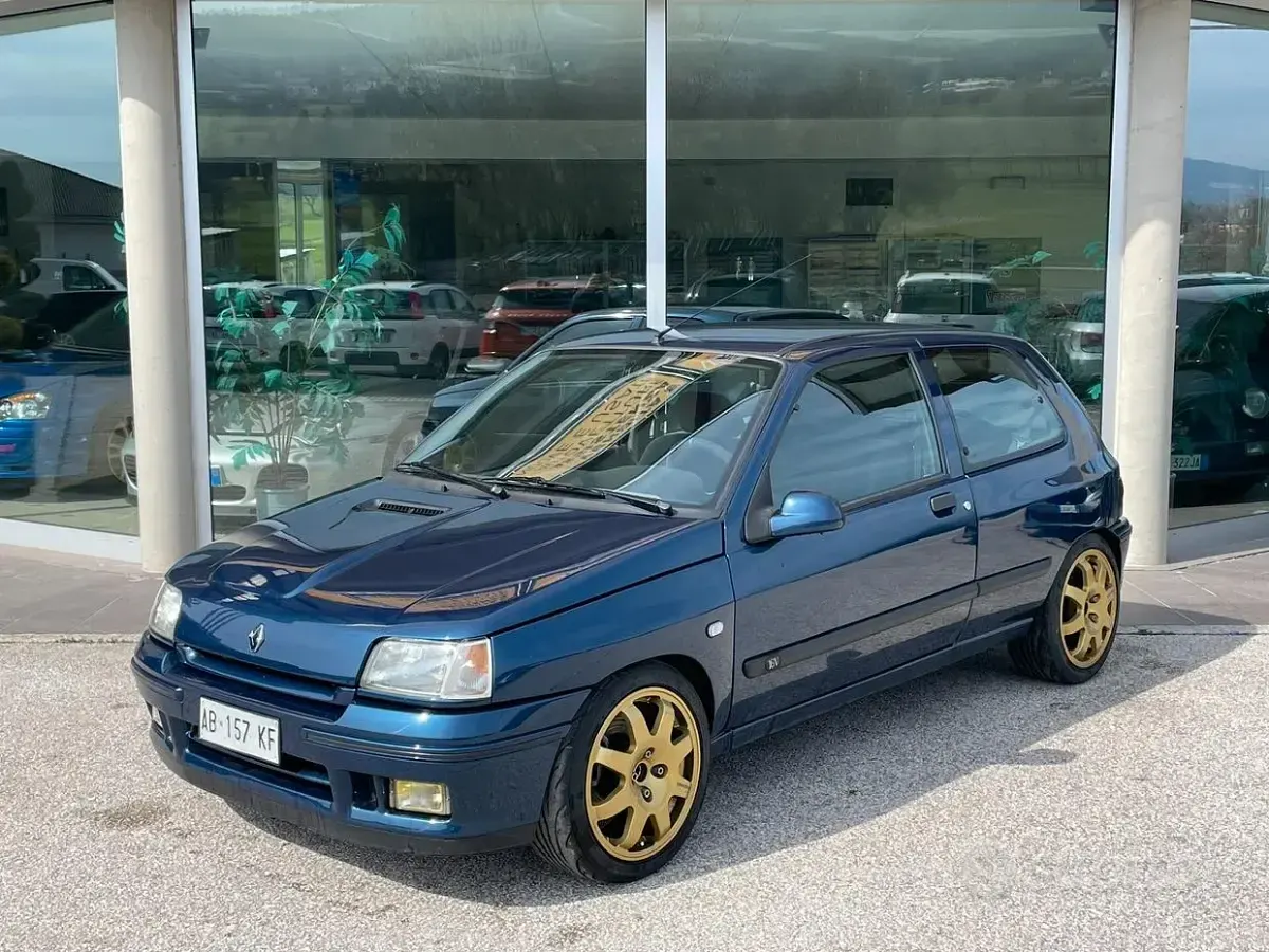 Usata Renault Clio 135 CV (99 kW) 1994 Utilitaria