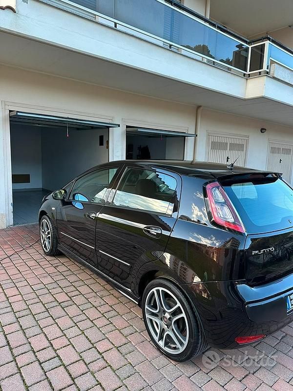 Usata Fiat Punto Evo Dynamic 75 CV (55 kW) 2010 Nero Utilitaria