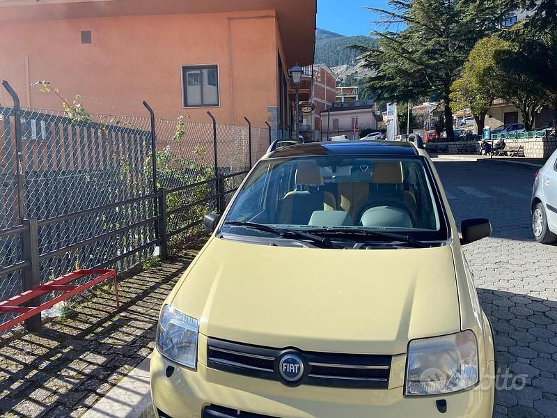 Usata Fiat Panda 69 CV (50 kW) 2005 Giallo Berlina