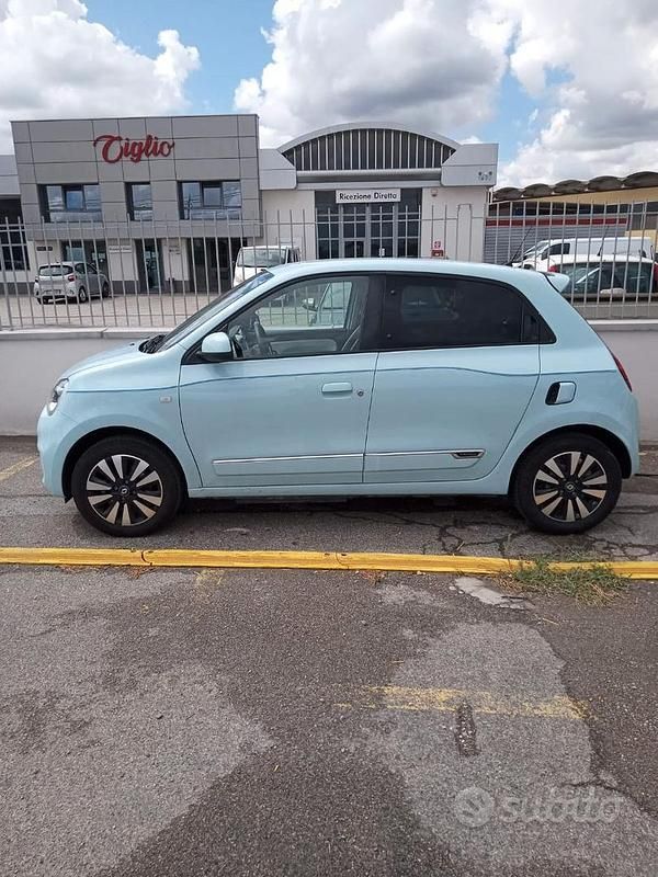 Usata Renault Twingo Intens 30 kW (42 CV) 2022 Blu/azzurro Utilitaria