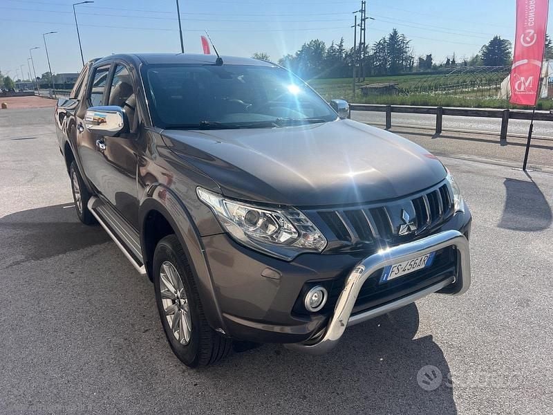 Usata Mitsubishi L200 181 CV (133 kW) 2018 Grigio Pick-up
