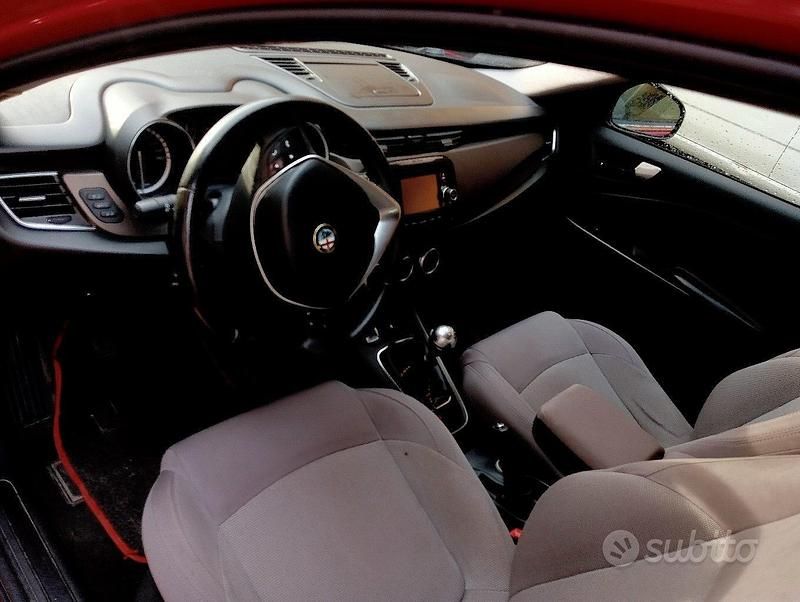 Usata Alfa Romeo Giulietta 109 CV (80 kW) 2015 Rosso Berlina