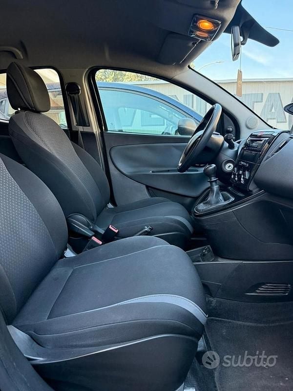 Usata Lancia Ypsilon Platinum 69 CV (50 kW) 2017 Nero Utilitaria