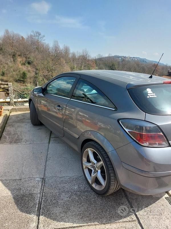 Usata Opel Astra GTC 120 CV (88 kW) 2006 Grigio Coupé