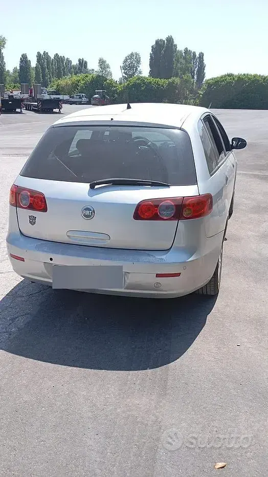 Usata Fiat Croma 150 CV (110 kW) 2006 Grigio Station wagon