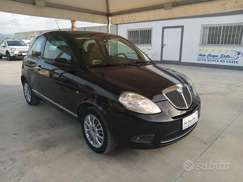 Usado Lancia Ypsilon 75 HP (55 kW) 2007 Preto Citadino