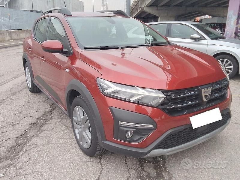 Usata Dacia Sandero Comfort 91 CV (66 kW) 2022 Rosso Berlina