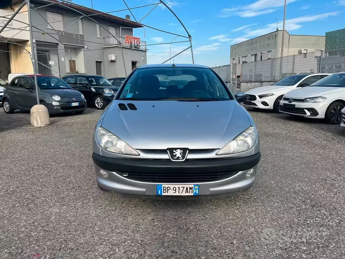 Usata Peugeot 206 75 CV (55 kW) 2000 Grigio Berlina