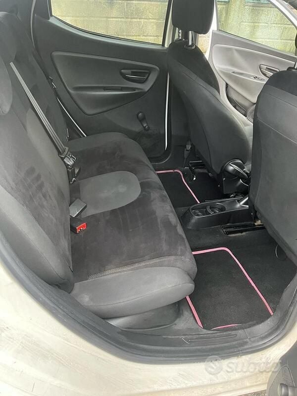 Usata Lancia Ypsilon Silver 69 CV (50 kW) 2014 Bianco Utilitaria