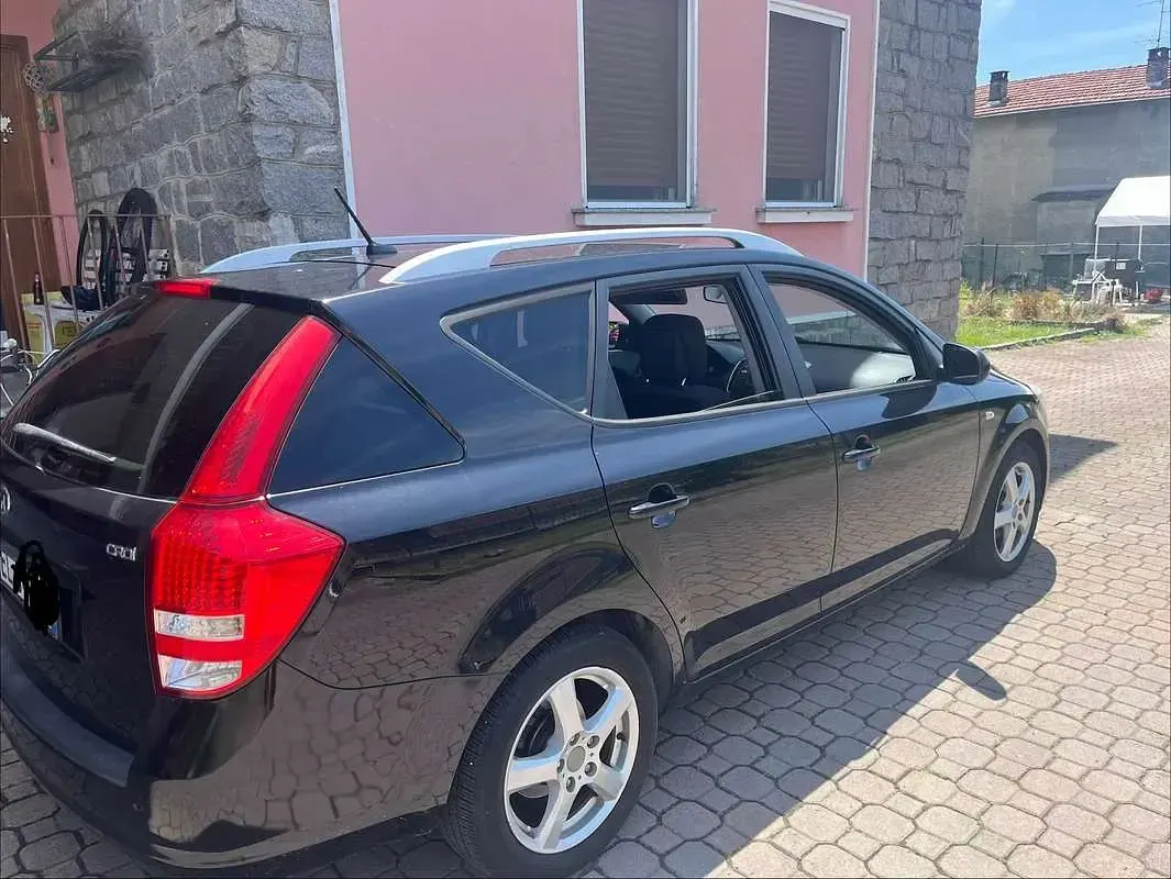 Usata Kia Ceed Sportswagon 16 CV (11 kW) 2012 Nero Station wagon