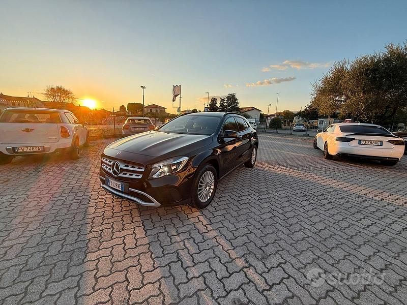 Usata Mercedes GLA180 Premium 109 CV (80 kW) 2017 Nero SUV