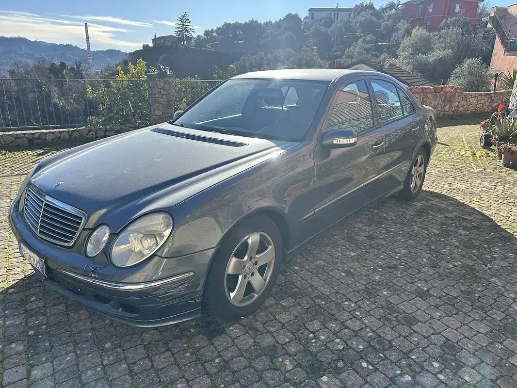 Usata Mercedes E220 Avantgarde 150 CV (110 kW) 2005 Berlina