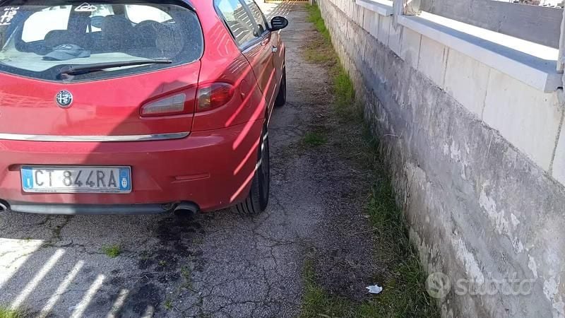 Usata Alfa Romeo 147 150 CV (110 kW) 2005 Rosso Utilitaria