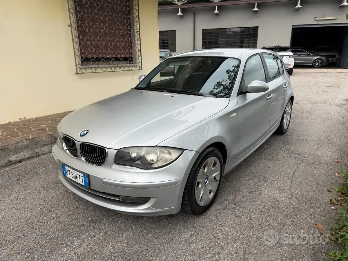 Usata BMW 118 143 CV (105 kW) 2009 Grigio Utilitaria