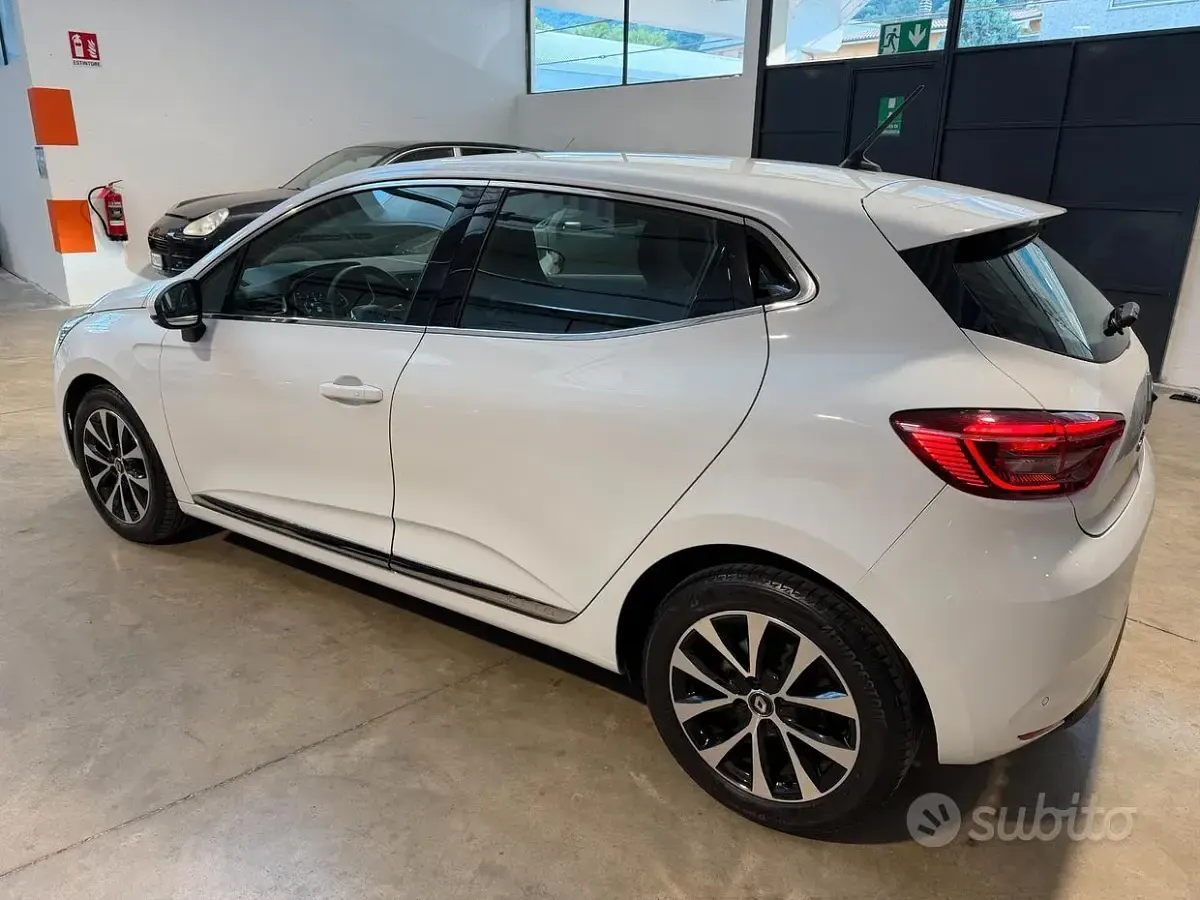 Usata Renault Clio V 86 CV (63 kW) 2021 Bianco Berlina