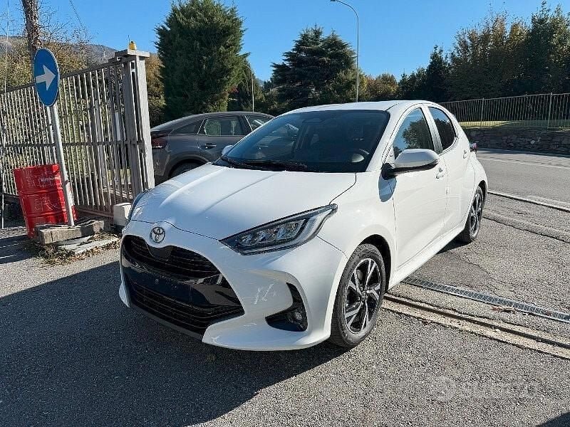 Nuova Toyota Yaris Hybrid Trend 116 CV (85 kW) 2025 Bianco Berlina