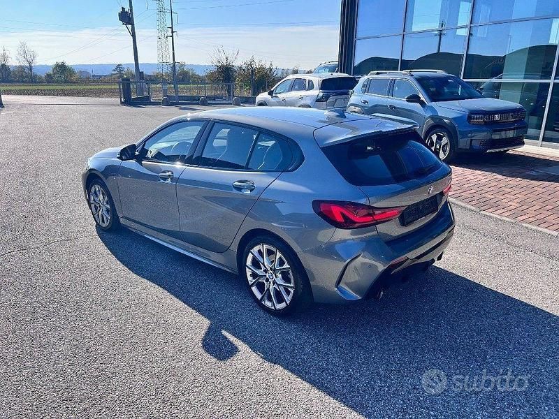 Usata BMW 118 M Sport 136 CV (100 kW) 2024 Grigio scuro Utilitaria