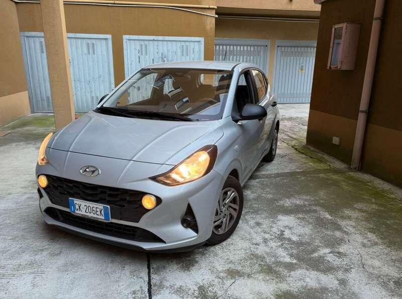 Usata 2022 Hyundai i10 Advanced Plus Due volumi | 12.500 € (Buon prezzo) - Immagine 1/4