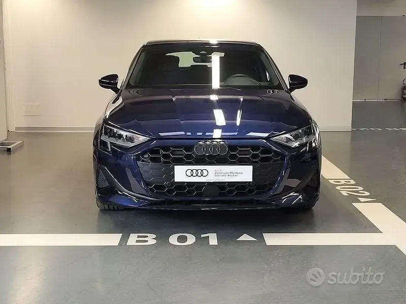 Nouvelle Audi A3 Business 150 ch (110 kW) 2026 Bleue Berline