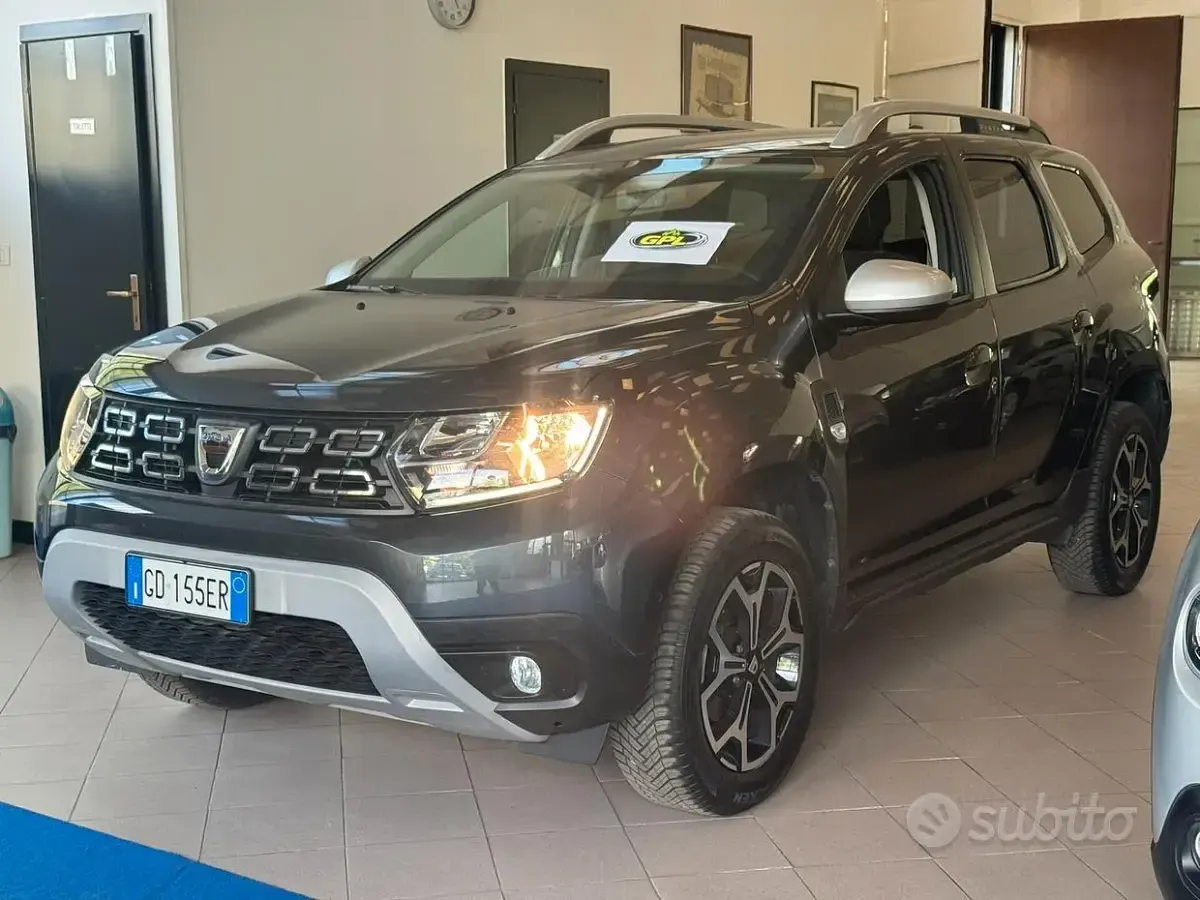 Usata Dacia Duster Prestige 101 CV (74 kW) 2020 Grigio SUV