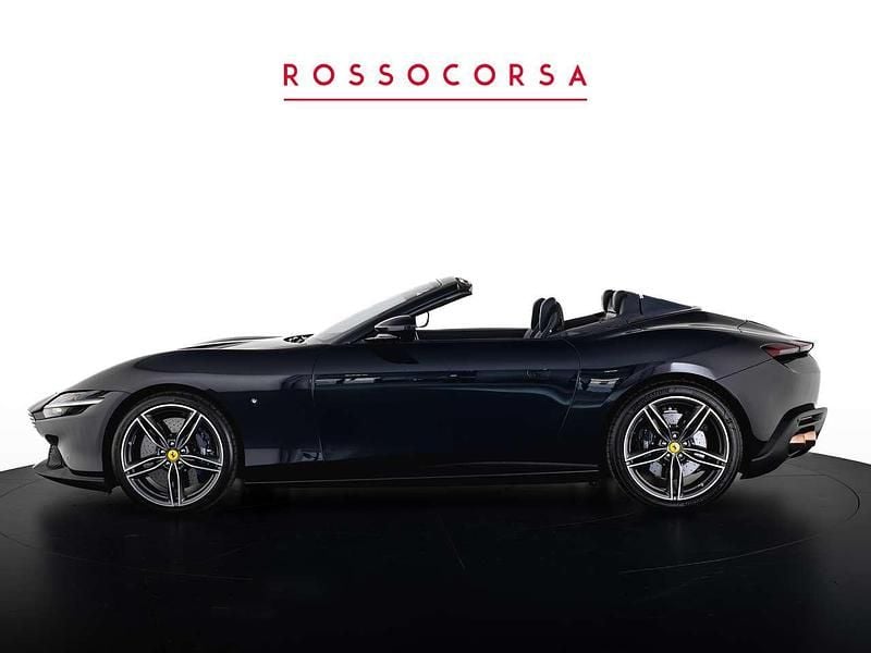 Usata Ferrari Roma 620 CV (456 kW) 2024 Blu pozzi Cabrio