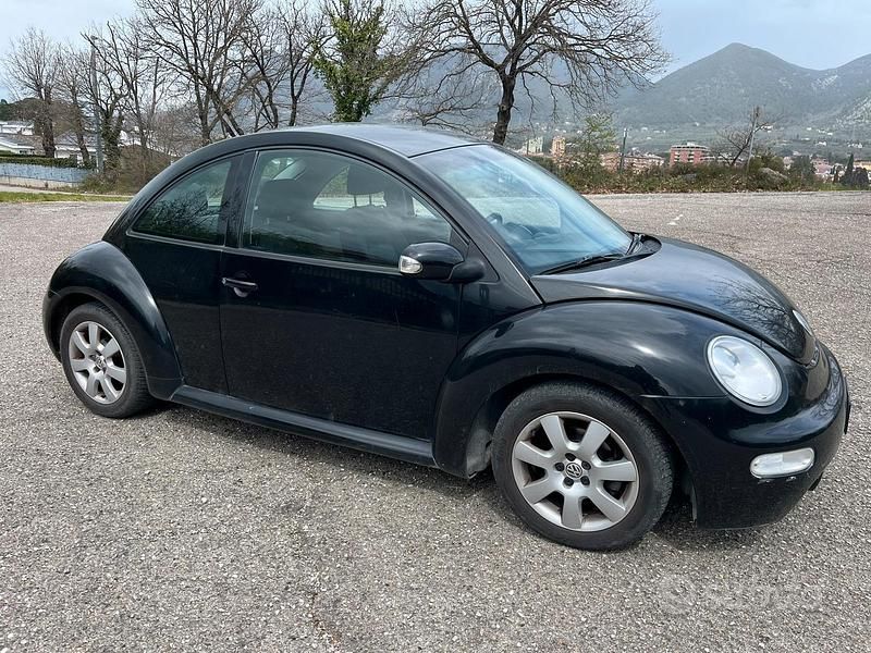 Usata VW New Beetle 105 CV (77 kW) 2005 Nero Utilitaria