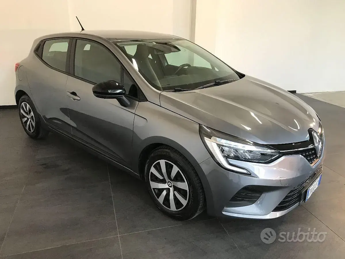 Usata Renault Clio V Equilibre 101 CV (74 kW) 2023 Grigio Berlina