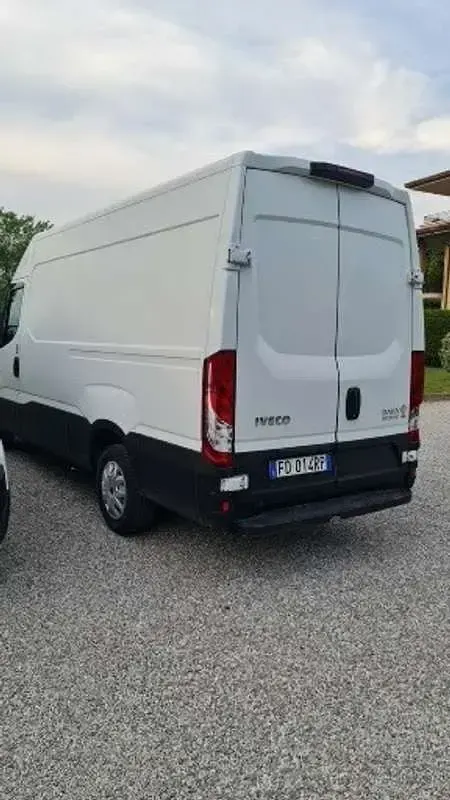 Usata Iveco Daily 126 CV (92 kW) 2016 Furgone