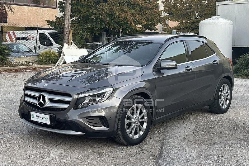 Grigio Usata 2015 Mercedes GLA180 Premium SUV | 13.800 € (Buon prezzo) - Immagine 1/4