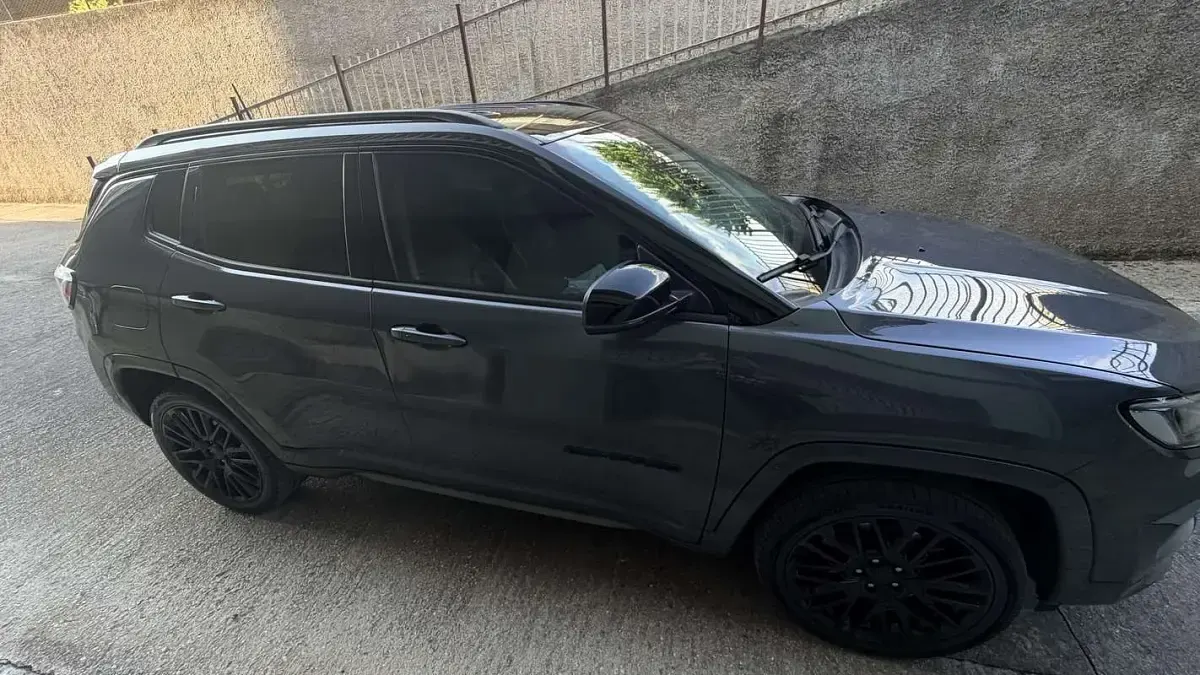Usata Jeep Compass 241 CV (177 kW) 2023 Grigio SUV
