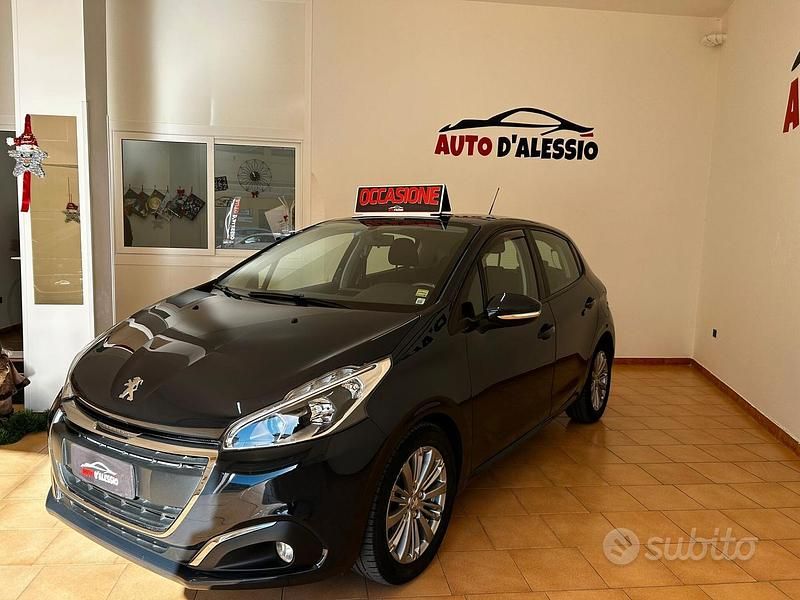Usata Peugeot 208 Signature Sky 119 CV (87 kW) 2019 Grigio Utilitaria