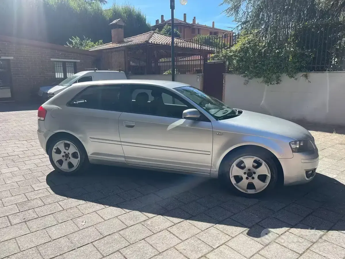 Usata Audi A3 Attraction 105 CV (77 kW) 2005 Grigio Utilitaria