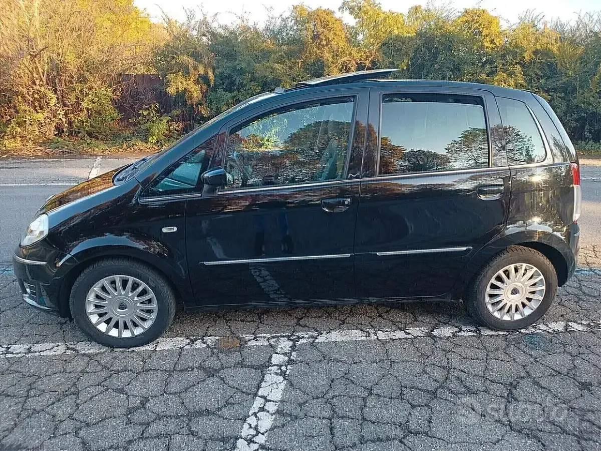 Usata Lancia Musa 120 CV (88 kW) 2009 Nero Monovolume