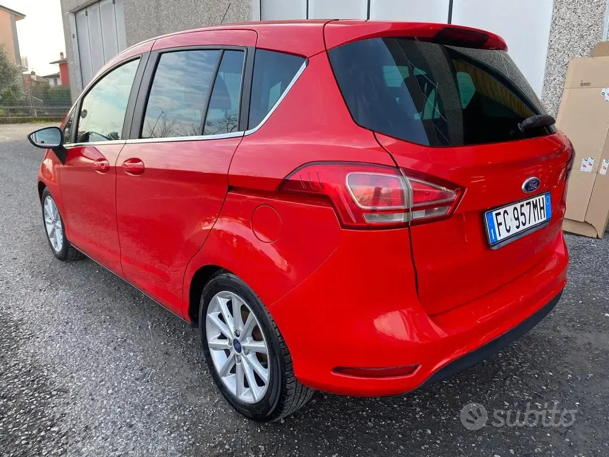 Usata Ford B-MAX Titanium 87 CV (63 kW) 2016 Rosso Monovolume