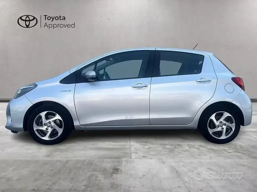 Usata Toyota Yaris Hybrid Active 73 CV (53 kW) 2016 Berlina