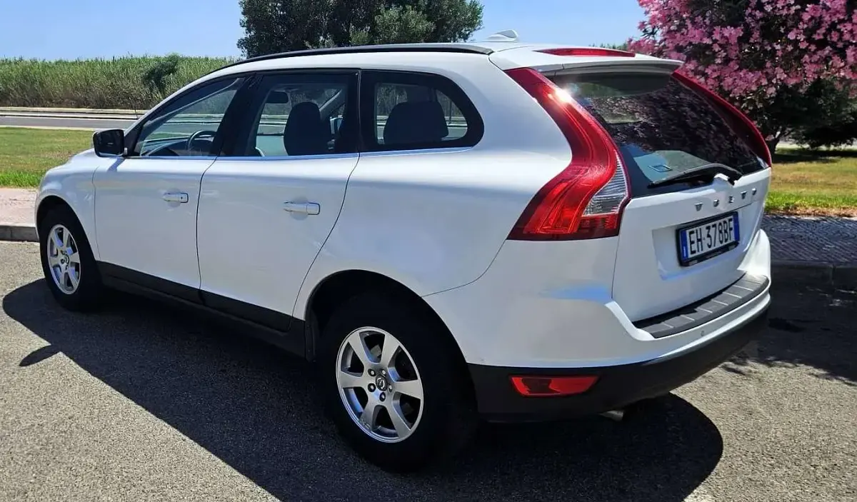 Usata Volvo XC60 Momentum 163 CV (119 kW) 2011 Bianco SUV